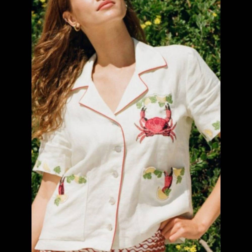 poker face s2 natasha lyonne crab shirt