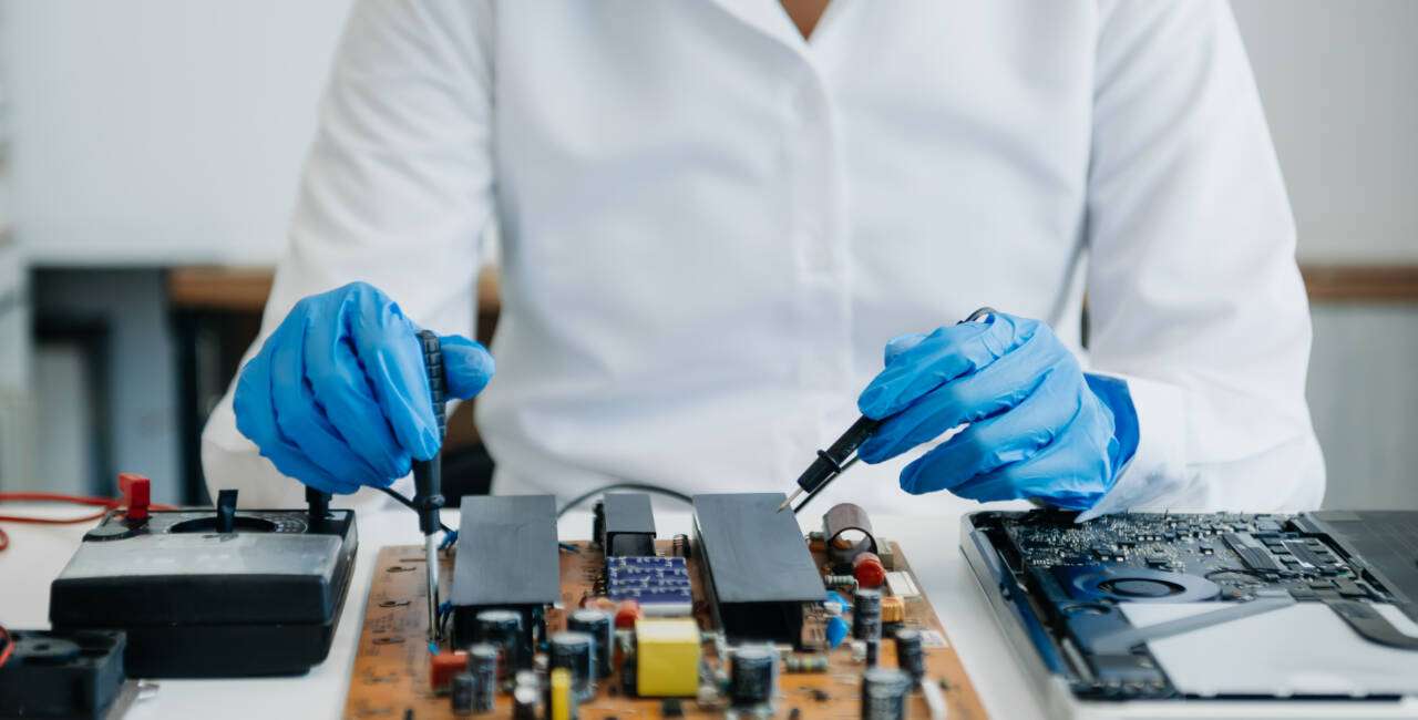 vecteezy electronics technician electronic engineering electronic 33509157 scaled